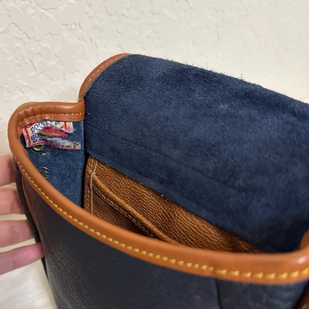 Dooney & Bourke Vintage Duck Bag - Picture 10 of 12